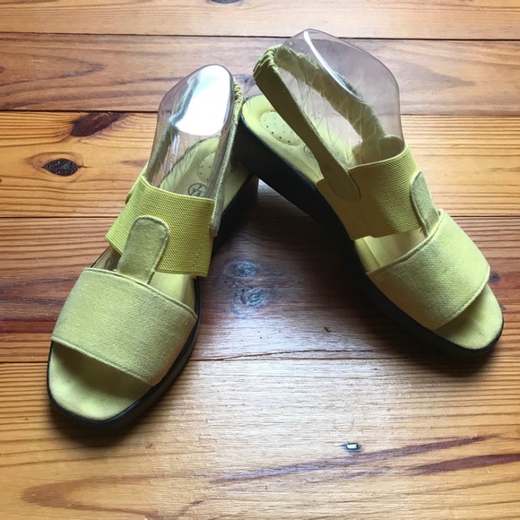 Sand & Sun Shoes - Sand and Sun Yellow Summer Sandals, EUC, 7.5